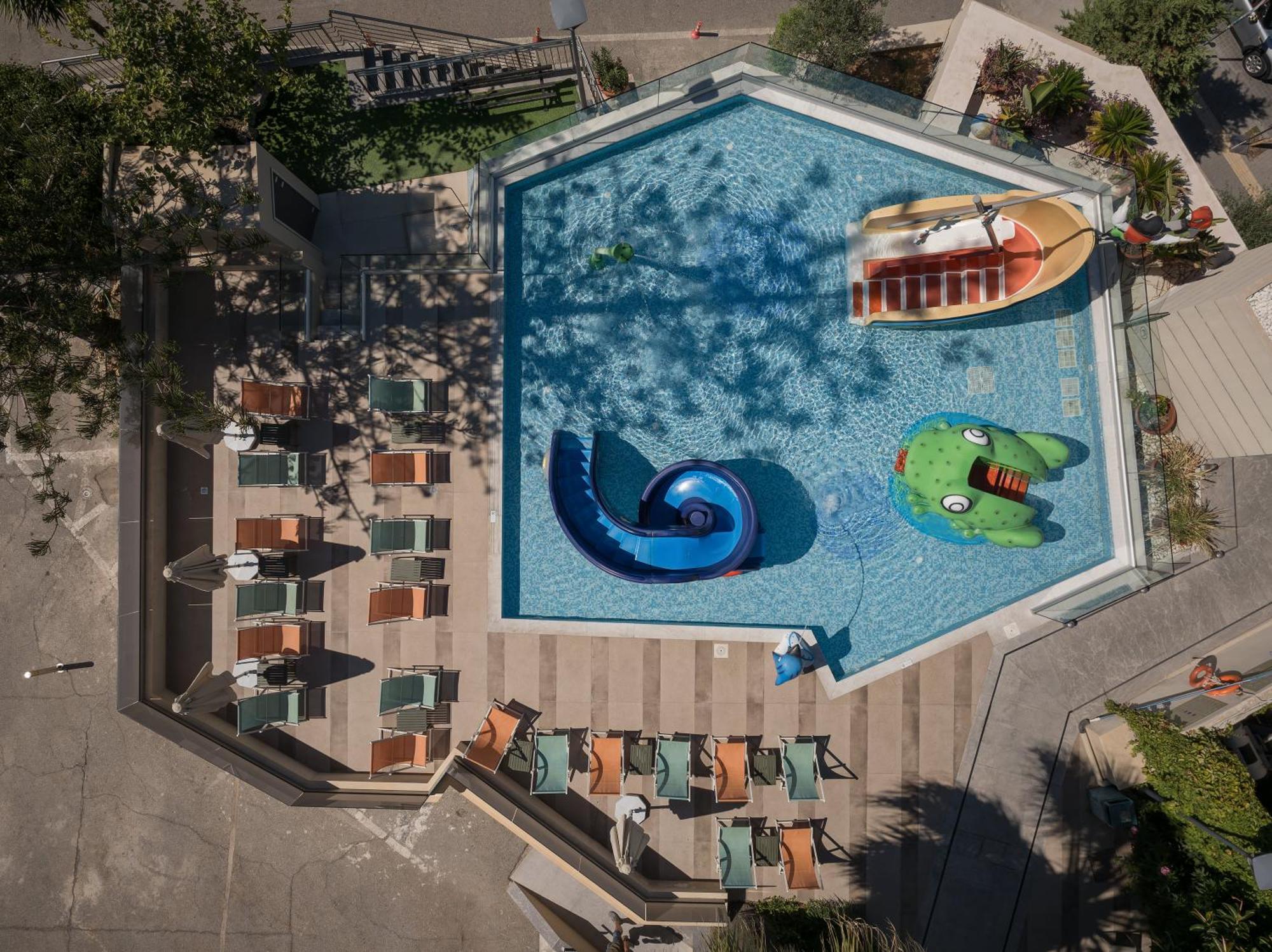 Minos Hotel 레팀노 외부 사진