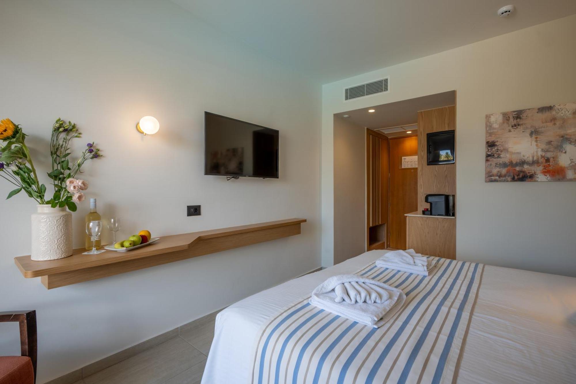 Minos Hotel 레팀노 외부 사진